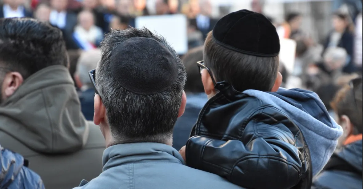 Paříž se probudila. Přes 180.000 lidí ve Francii vyšlo do ulic proti antisemitismu