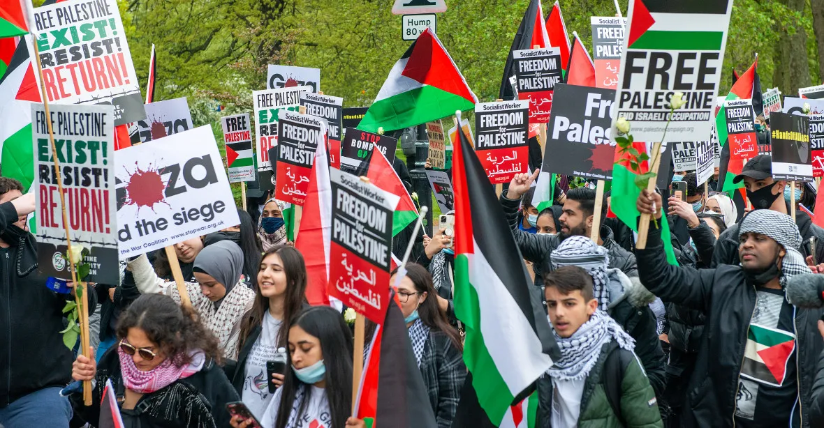 Londýnem prošel další průvod na podporu Palestiny, žádal trvalé příměří