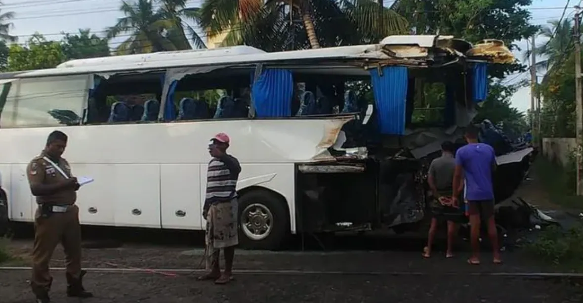 Na Srí Lance havaroval autobus s českými turisty, tři lidé jsou zranění