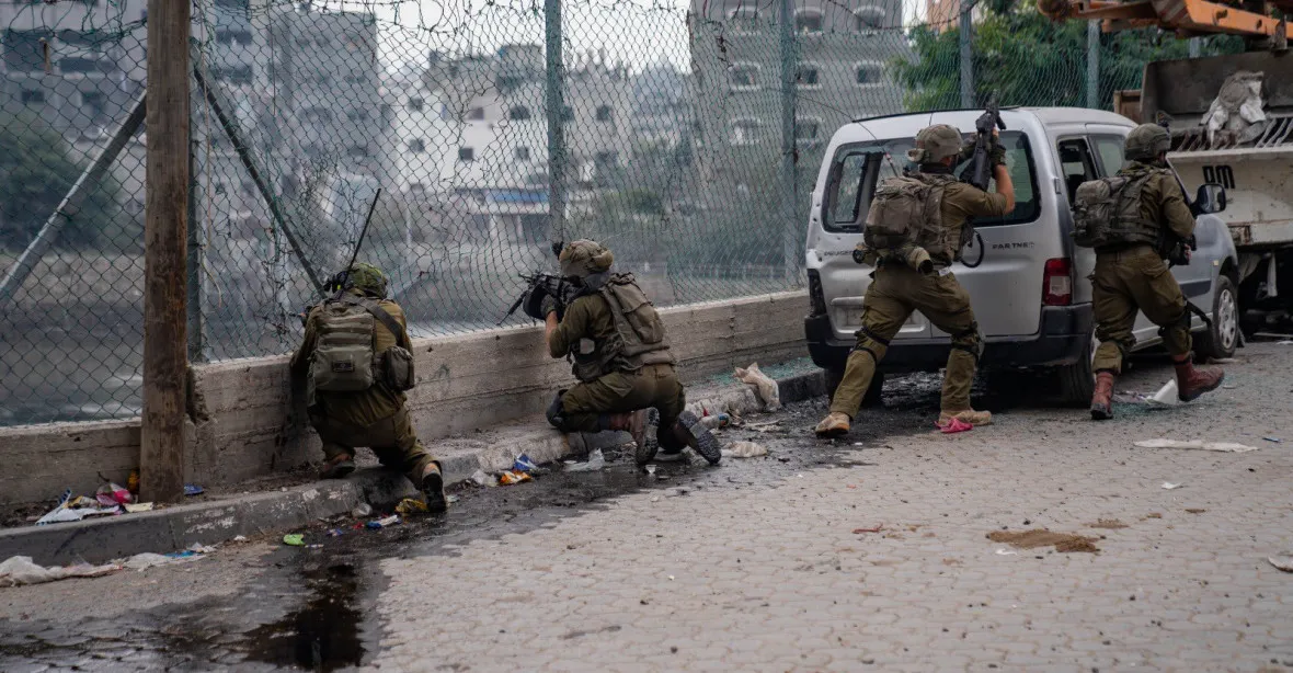 VIDEO: V Gaze najednou explodovalo 850 min, u Chán Júnisu probíhají tvrdé boje