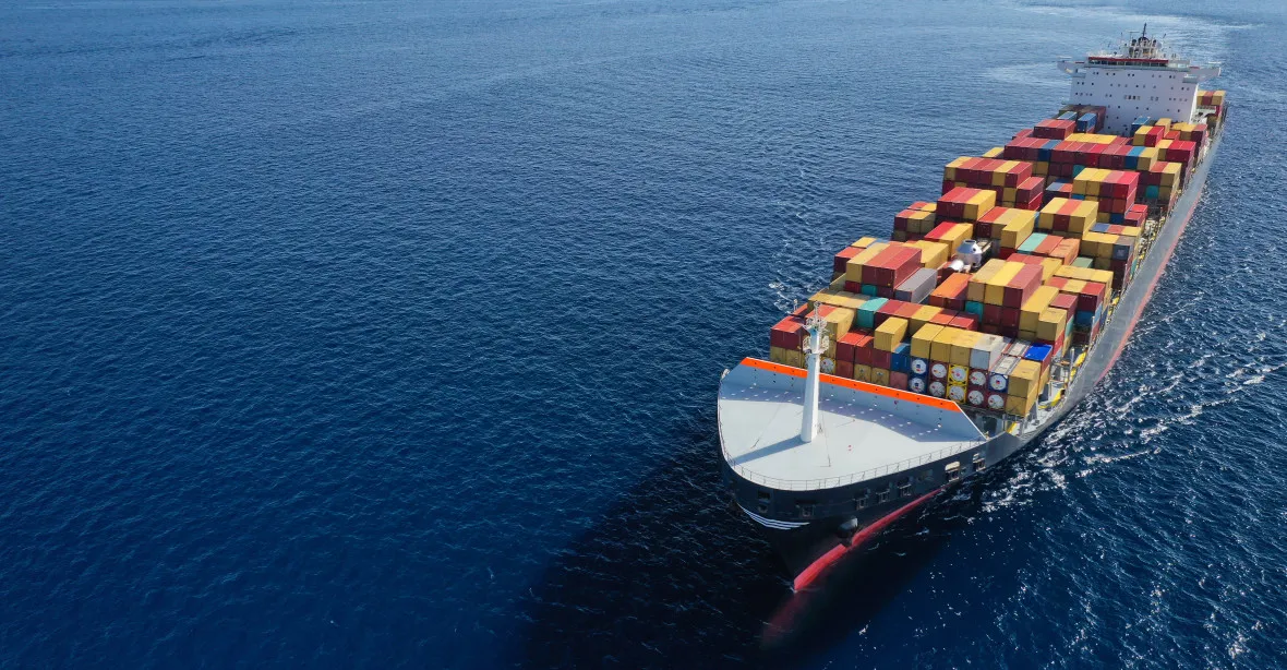 Narušení světového obchodu. Stovky lodí mění kvůli útokům Húsiů směr