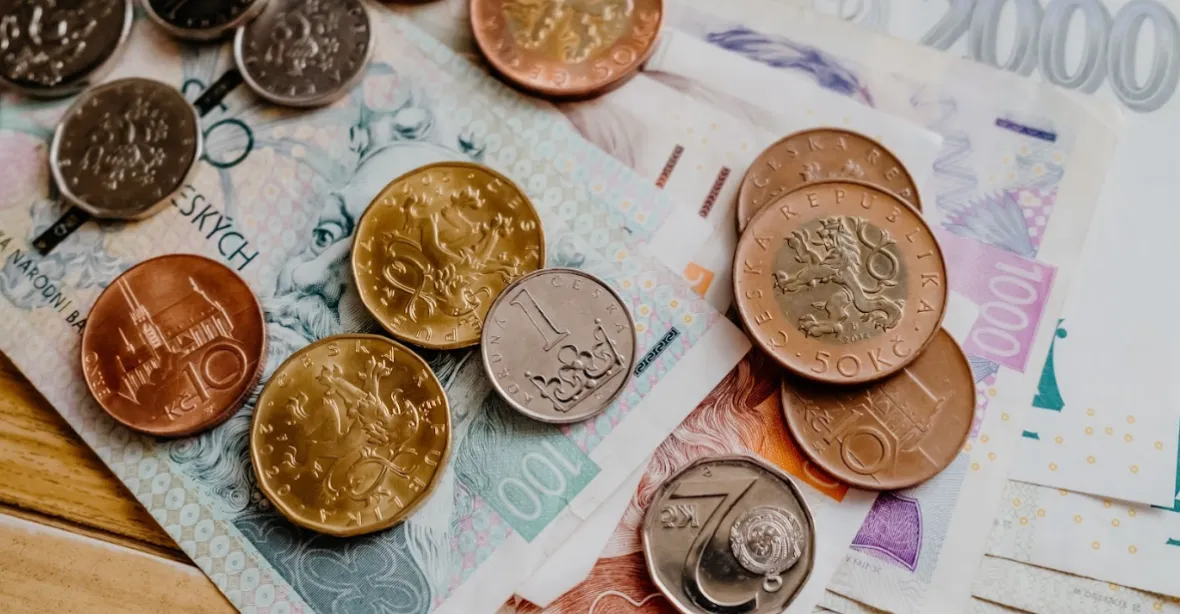 Koruna je druhou nejvýkonnější evropskou měnou. Obstála lépe než euro