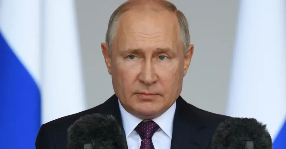 „Rusko nikdy neustoupí.“ Putin v projevu ale nezmínil válku a byl méně bojovný
