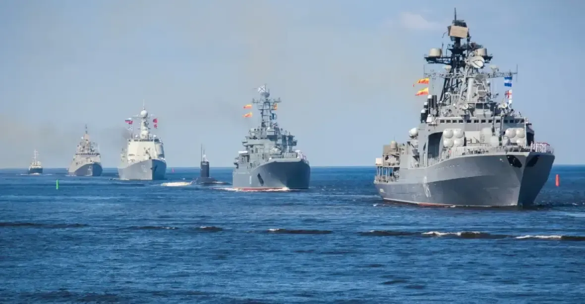 VIDEO: Americké vrtulníky v Rudém moři potopily tři čluny Húsíů, potřebovaly osm střel