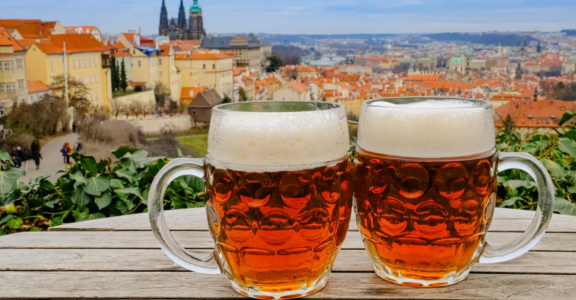 Špatná zpráva pro milovníky čepovaného. Ceny piva v Praze překročily 70 korun