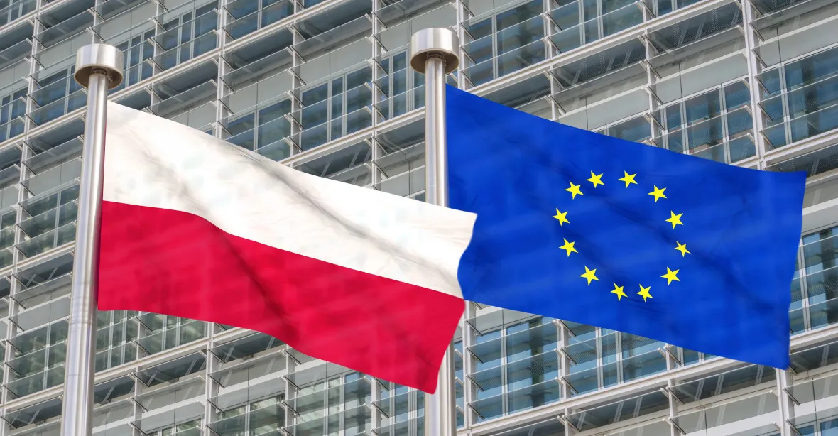 Polsko může čerpat 76 miliard eur z fondů. Eurokomisař jednal s novou vládou o reformách