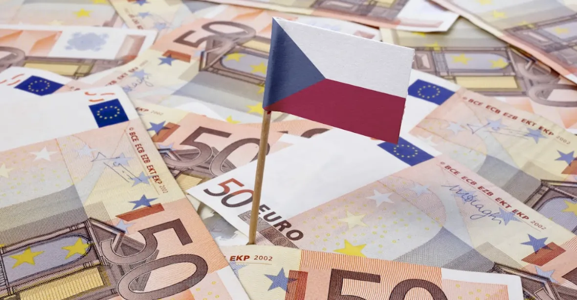 Dvě třetiny Čechů nepovažuje zavedení eura za přínosné