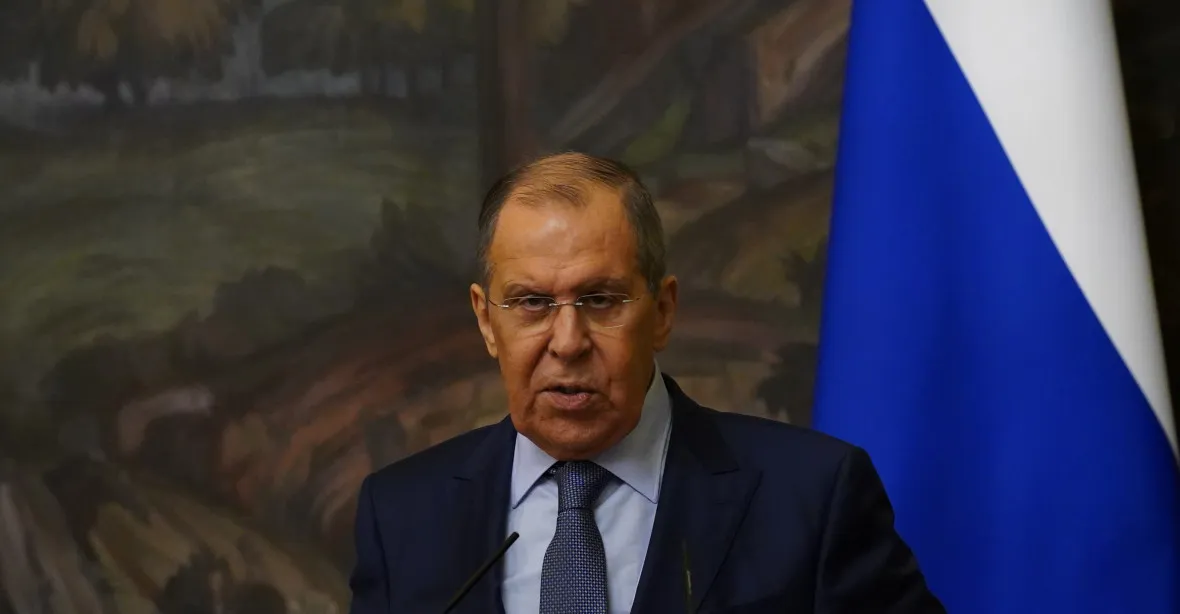 „Rusko je pro jednání o míru, ale Zelenského nenechá u moci,“ řekl Lavrov