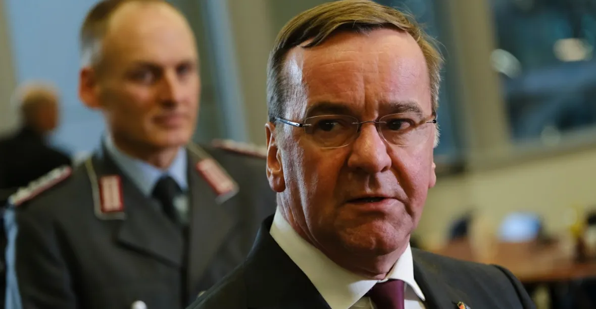 Německý ministr obrany znovu a znovu hovoří o válce. Připustil nejistotu: „Jsme připraveni se bránit?“