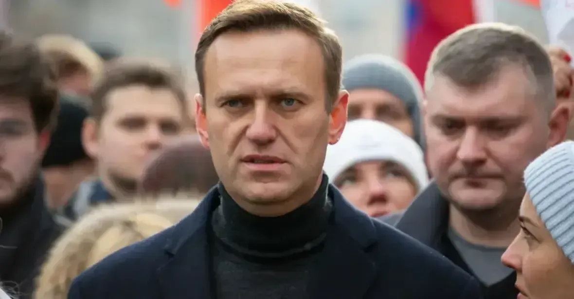 Navalného tělo bylo předáno po týdnu jeho matce, musela však podepsat souhlas tajného pohřbu