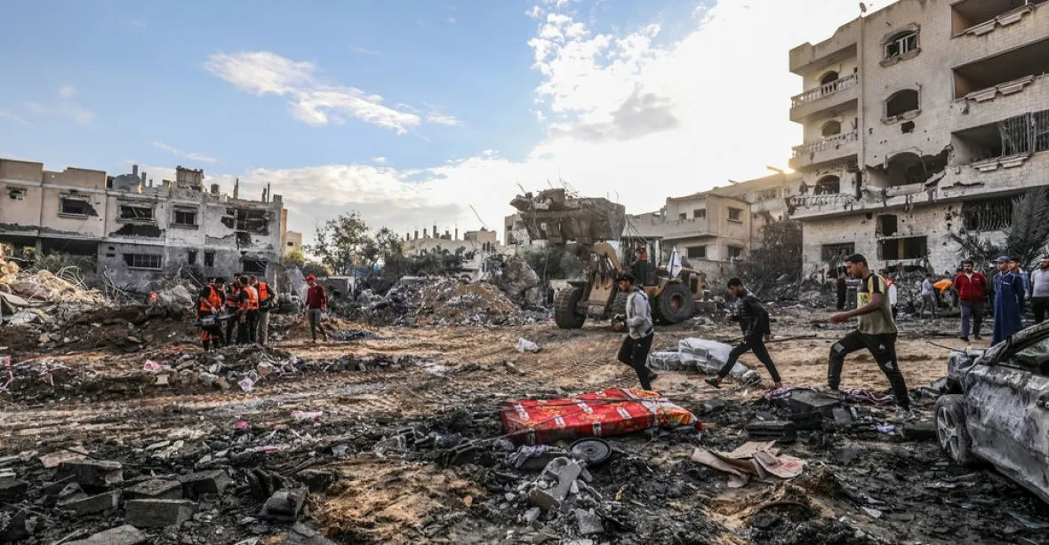 Bedně s humanitární pomocí v Pásmu Gazy se neotevřel padák. Balík zabil pět lidí