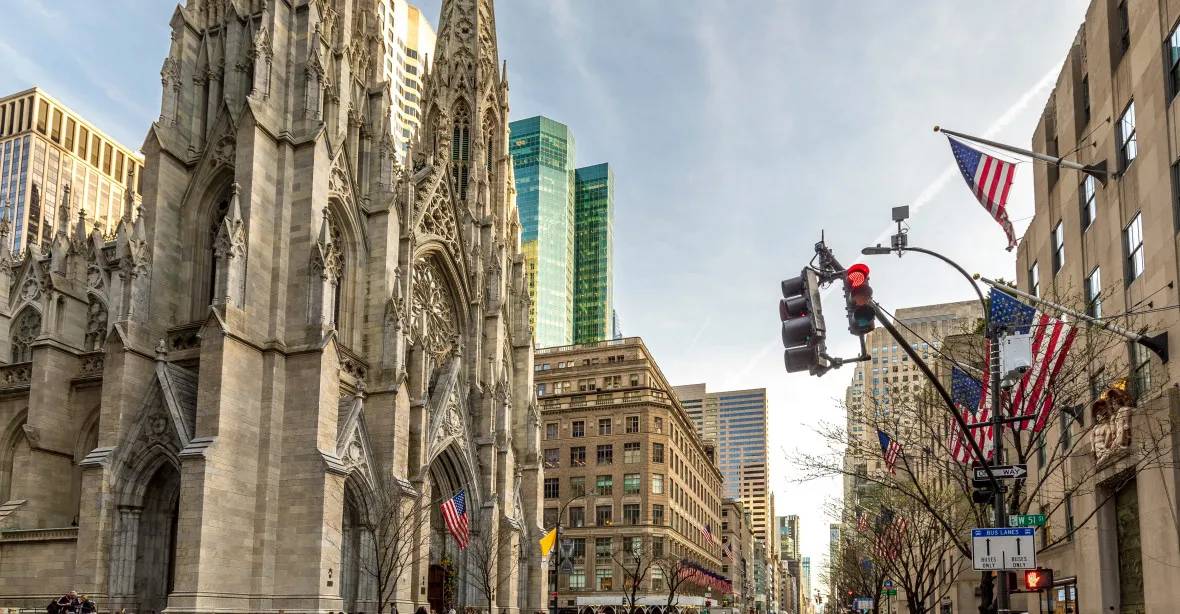 Propalestinští demonstranti narušili velikonoční mši v ikonické katedrále v New Yorku
