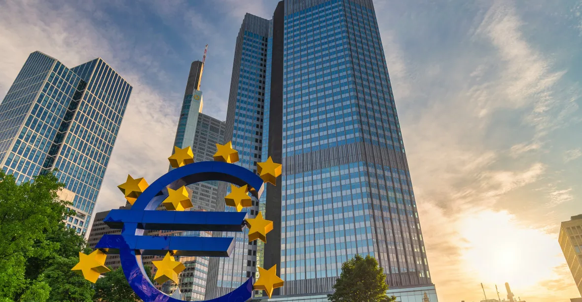 Evropští centrální bankéři si hrají na politiky, chtějí více zelené
