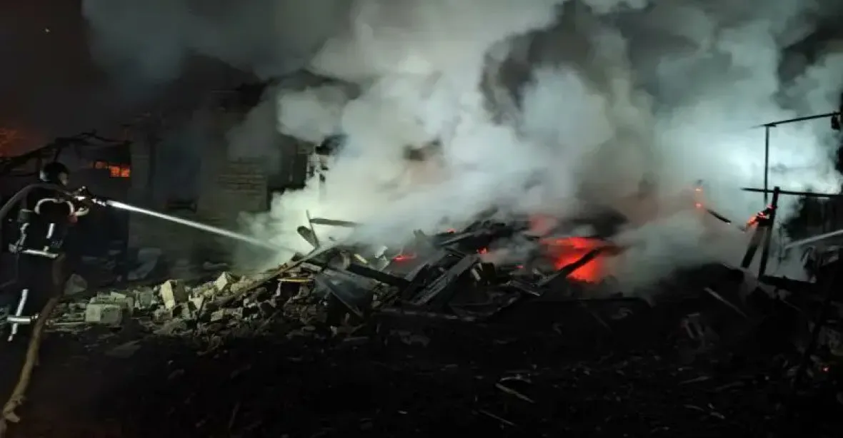 Rusové zničili polikliniku a obytný dům, bombardovali Charkovskou i Doněckou oblast