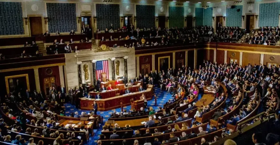 „Díky Ameriko!“ Americká sněmovna schválila pomoc Ukrajině, jde o 61 miliard dolarů
