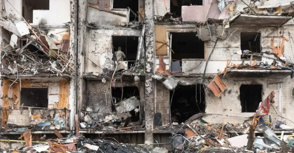 Rusko dál ostřeluje ukrajinský Charkov. Nad ránem rakety poničily čtyři obytné domy