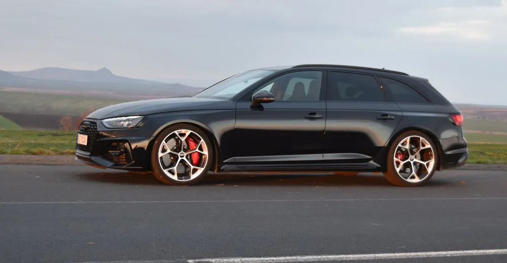 Audi RS4: Hranatý balíček zázraků