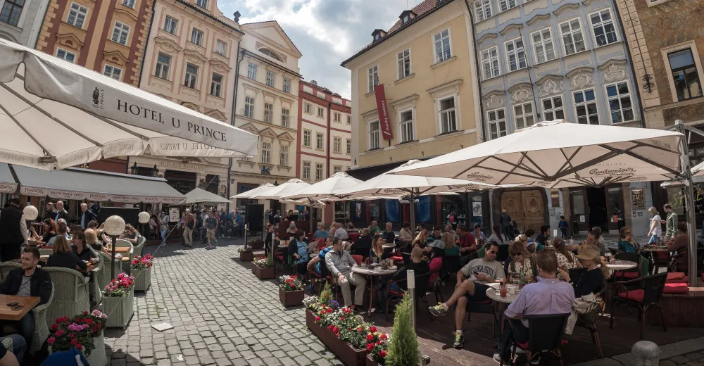 Praha omezí v centru kapacitu zahrádek. Míst venku nesmí být než uvnitř restaurace