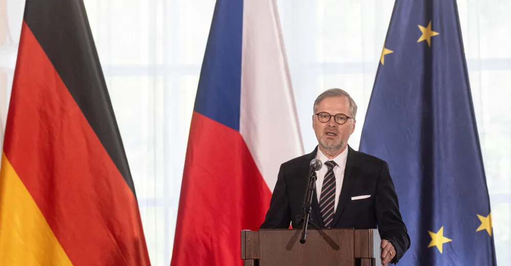 Česko je díky EU bohatší, řekl Fiala. Pavel propagoval přijetí eura