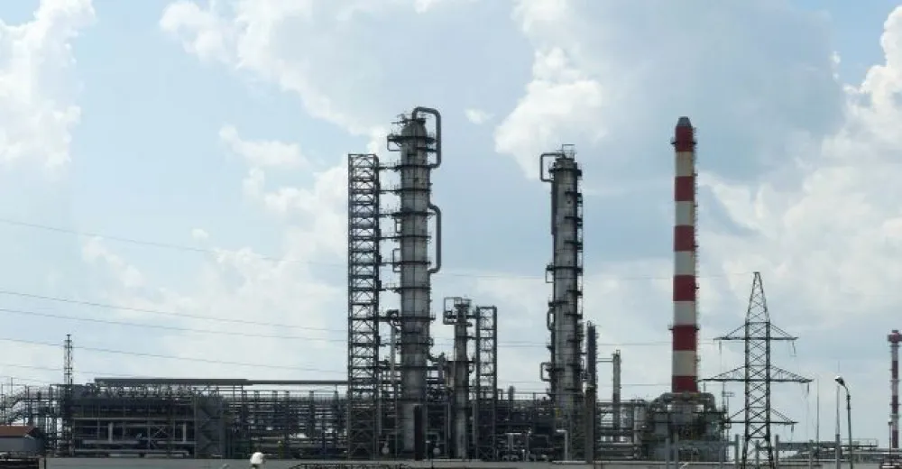 VIDEO: Ruská ropná rafinérie v Rjazani opět hoří, zřejmě po zásahu Ukrajiny