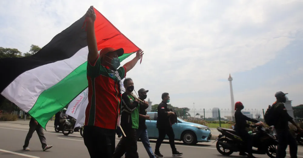 VIDEO: Vyslance Evropy lynčovali v Ramalláhu. Přijeli vyjádřit solidaritu s Palestinci