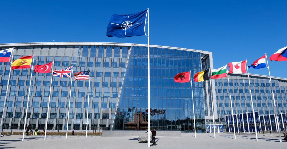 NATO znepokojily ruské aktivity v Česku a dalších zemích: „Spojence to neodradí“