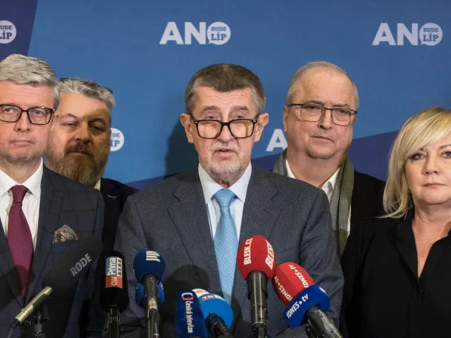 Obecné referendum klidně, o vystoupení z EU určitě ne, vzkazuje ANO Okamurovi