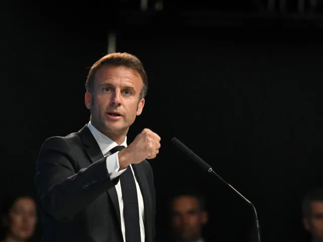 Macron se cestou na G7 stavil v Grónsku: „Podporuji vaši nezávislost“