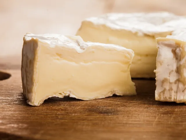 Na českém trhu došlo ke stažení problematických sýrů z Francie