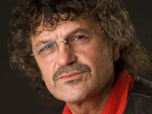Ve věku 77 let zemřel muzikálový zpěvák Petr Dopita. Svět objel s hrou na pilu