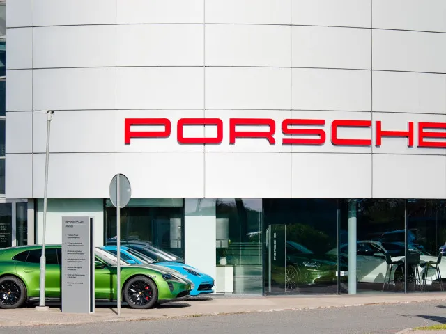 Porsche hlásí historickou ztrátu: čistý čtvrtletní zisk se propadl téměř o 100 %