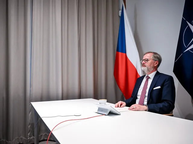 Premiér Fiala vyzval k úderům hluboko na ruském území a k ničení tamní energetické infrastruktury